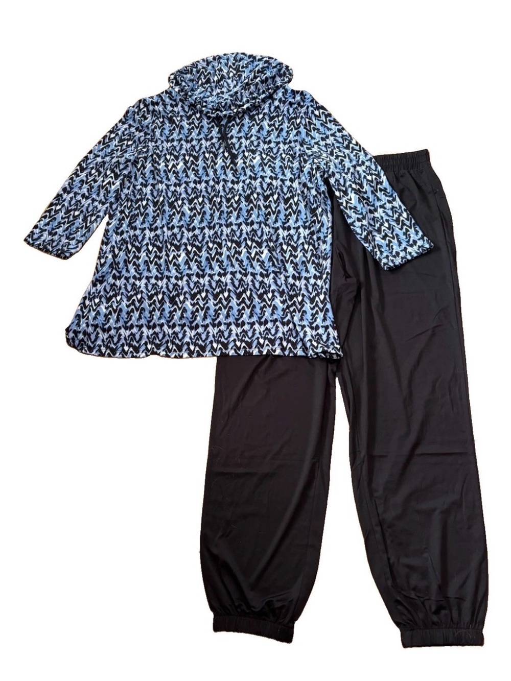 Robert Louis Short Sleeve Top & Silky Joggers Set - Large